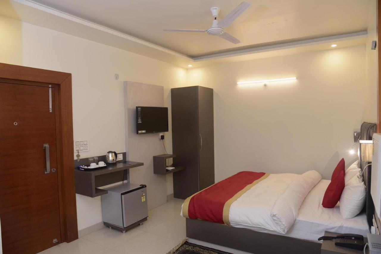 Hotel Le Cypress Bareilly Eksteriør billede