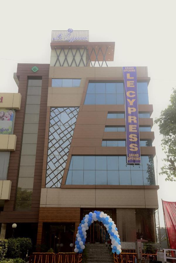 Hotel Le Cypress Bareilly Eksteriør billede