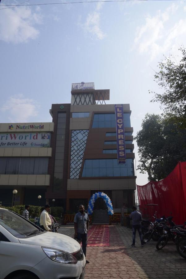 Hotel Le Cypress Bareilly Eksteriør billede