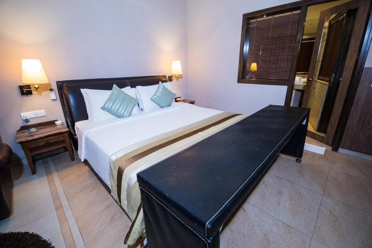 Hotel Le Cypress Bareilly Eksteriør billede